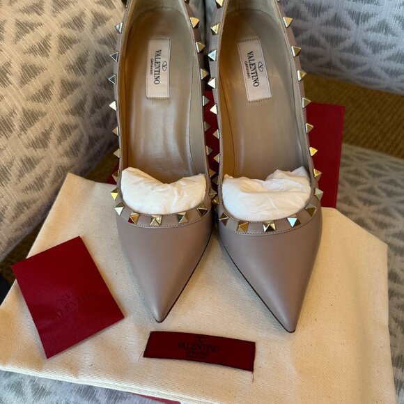 Valentino Rockstud Pumps in Poudre - Picture 4 of 5